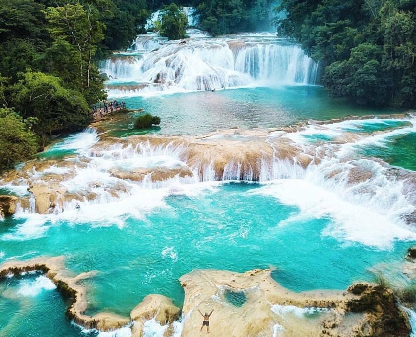 Cascada de agua azul atractivos naturales de Mexico