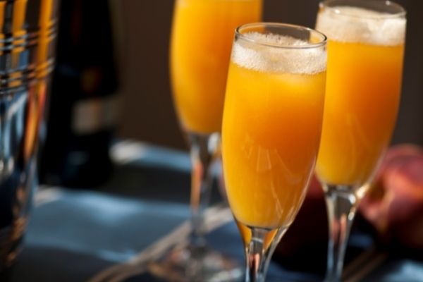 coctel Bellini bebida tipica de italia