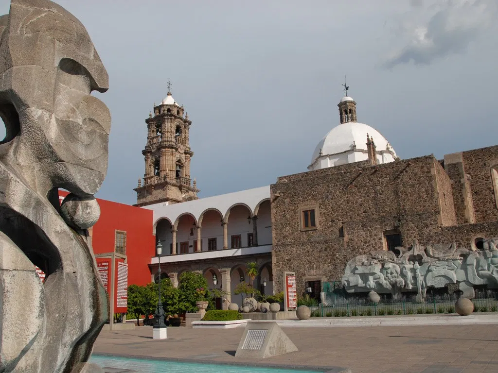 plaza de los fundadores de irapuato