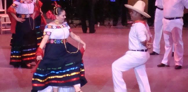 traje tipico de tlaxcala de hombre y mujer