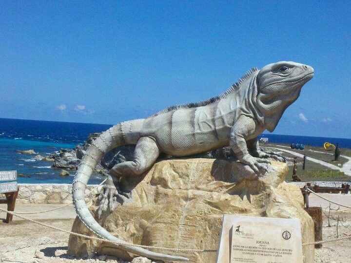 esculturas punta sur isla mujeres