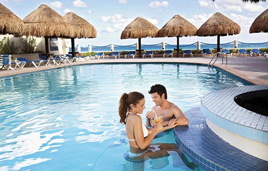 Hotel Barcelo Tucancun Beach