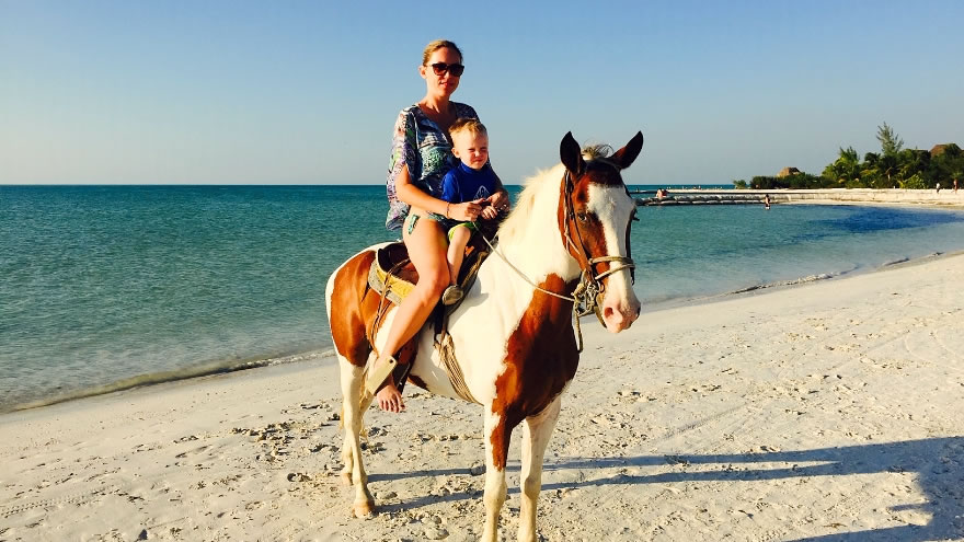 actividad en holbox - paseo a caballo