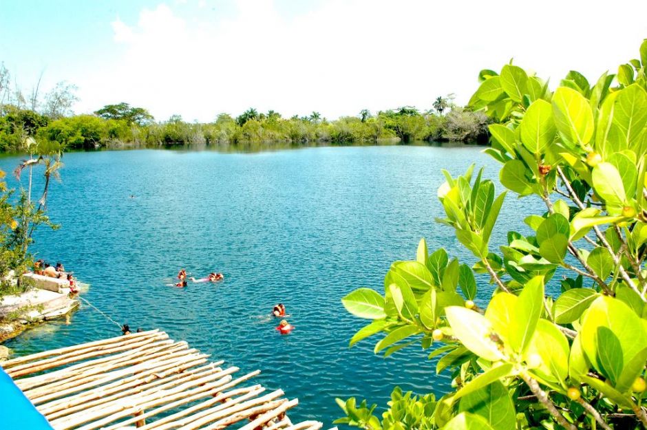 cenote azul bacalar