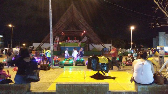 disfruta en familia en el parque de las palapas de cancun
