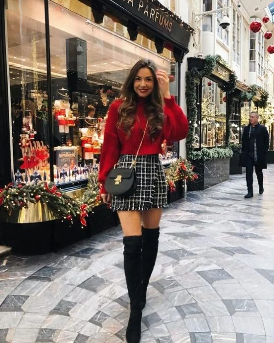 outfit de navidad rojo con botas