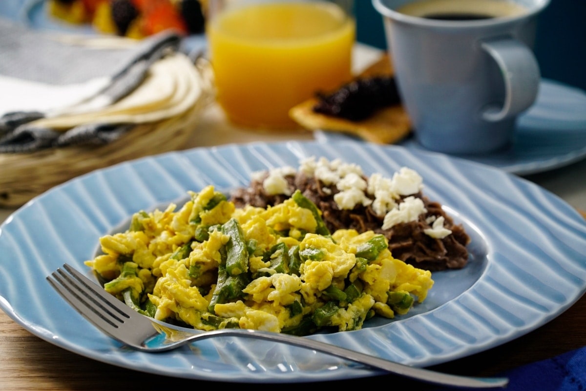 Nopales con huevo platillos tipicos de hidalgo