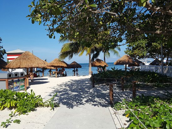 playa las perlas cancun mexico