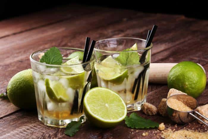 Caipirinha bebida tradicional alcoolica de brasil