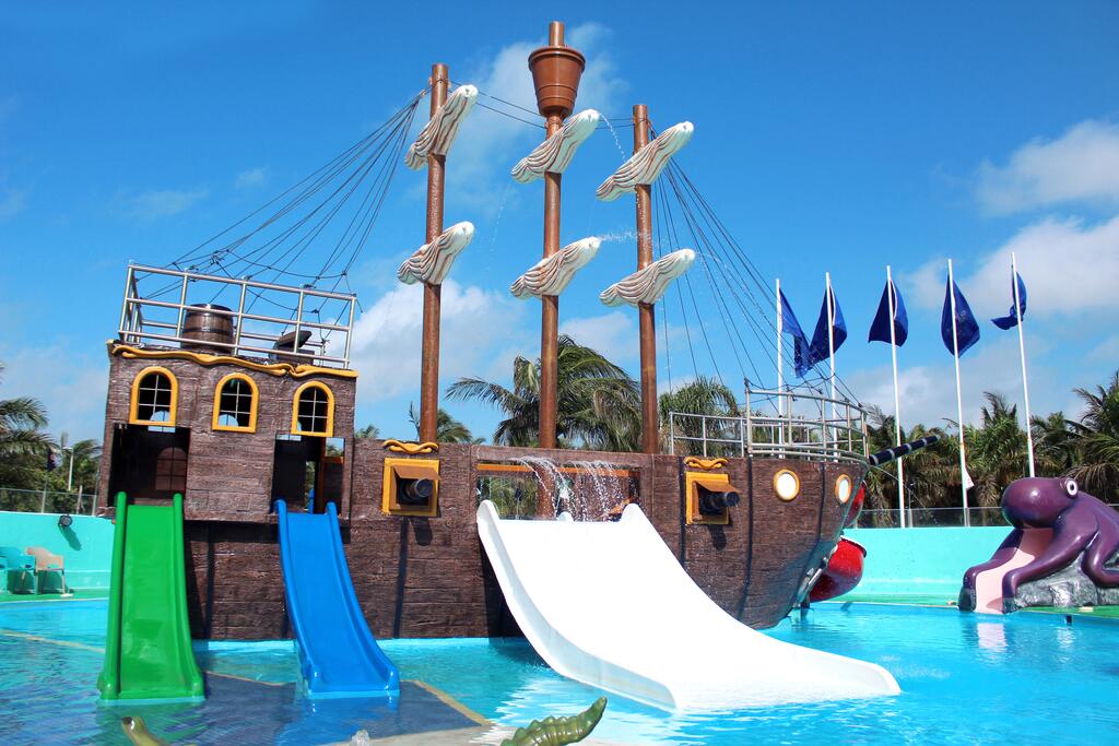 hoteles familiares en cancun - Seadust Cancun Family Resort