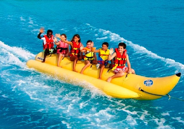 banana fun playa gaviota azul cancun