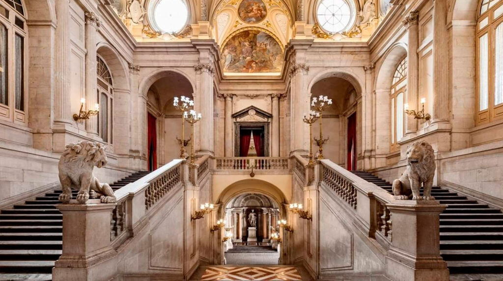 El palacio real lugares que tienes que visitar en madrid