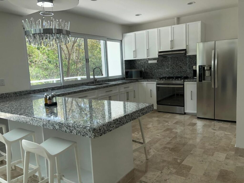 Upscale Modern Home + Rooftop Pool