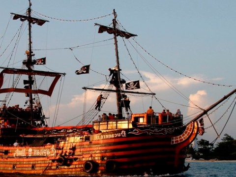 Capitán Hook paseo y excursiones en cancun