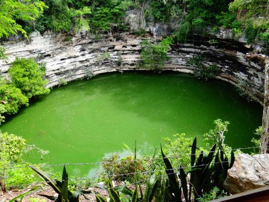 Cenote Sagrado - cenote chichen itza