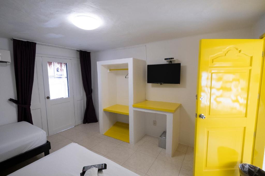 Hotel Partyholic - hoteles baratos playa del carmen