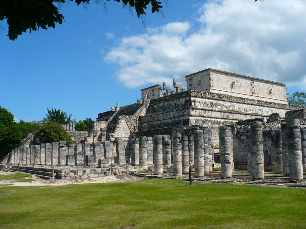 Templo de los Guerreros - chichen itza tours