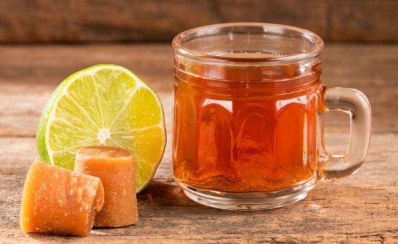 Aguapanela o agua de panela colombiana