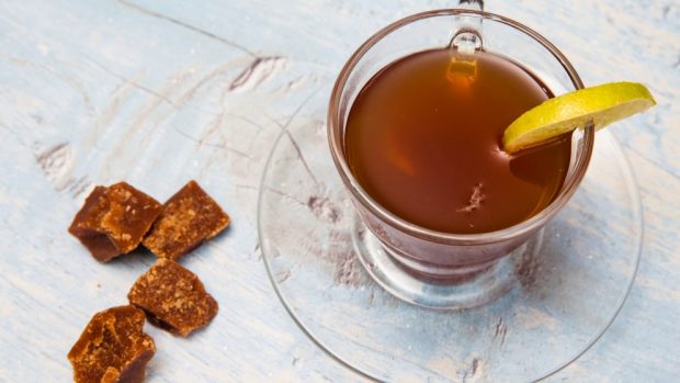 Preparación del Aguapanela o agua de panela colombiana